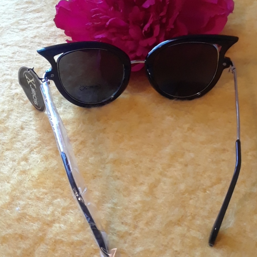 Sunglasses - Picture 3 of 3
